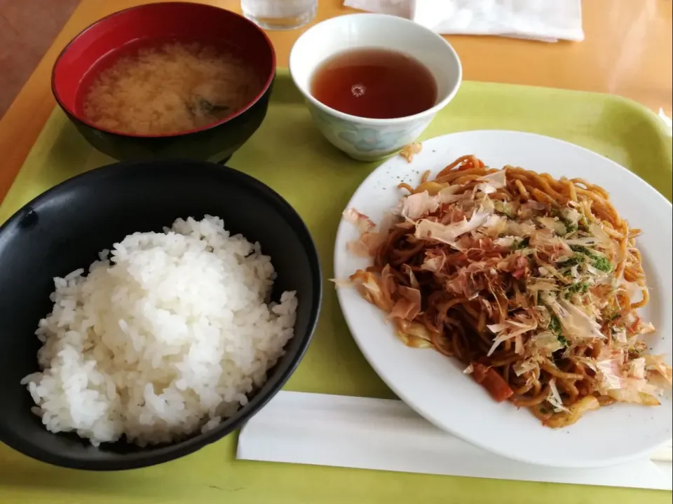 サービスランチ✨
 #焼きそば
 #炭水化物炭水化物
 #兵庫医科大学病院|Kojiさん