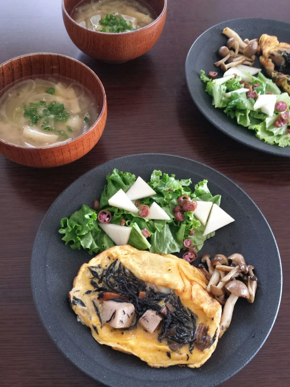 七海さんの里芋ひじき煮和風オムライス風を真似て里芋ひじき煮セミオープンオムレツ☆⌒（＊＾∇゜）v|おちゃわんさん