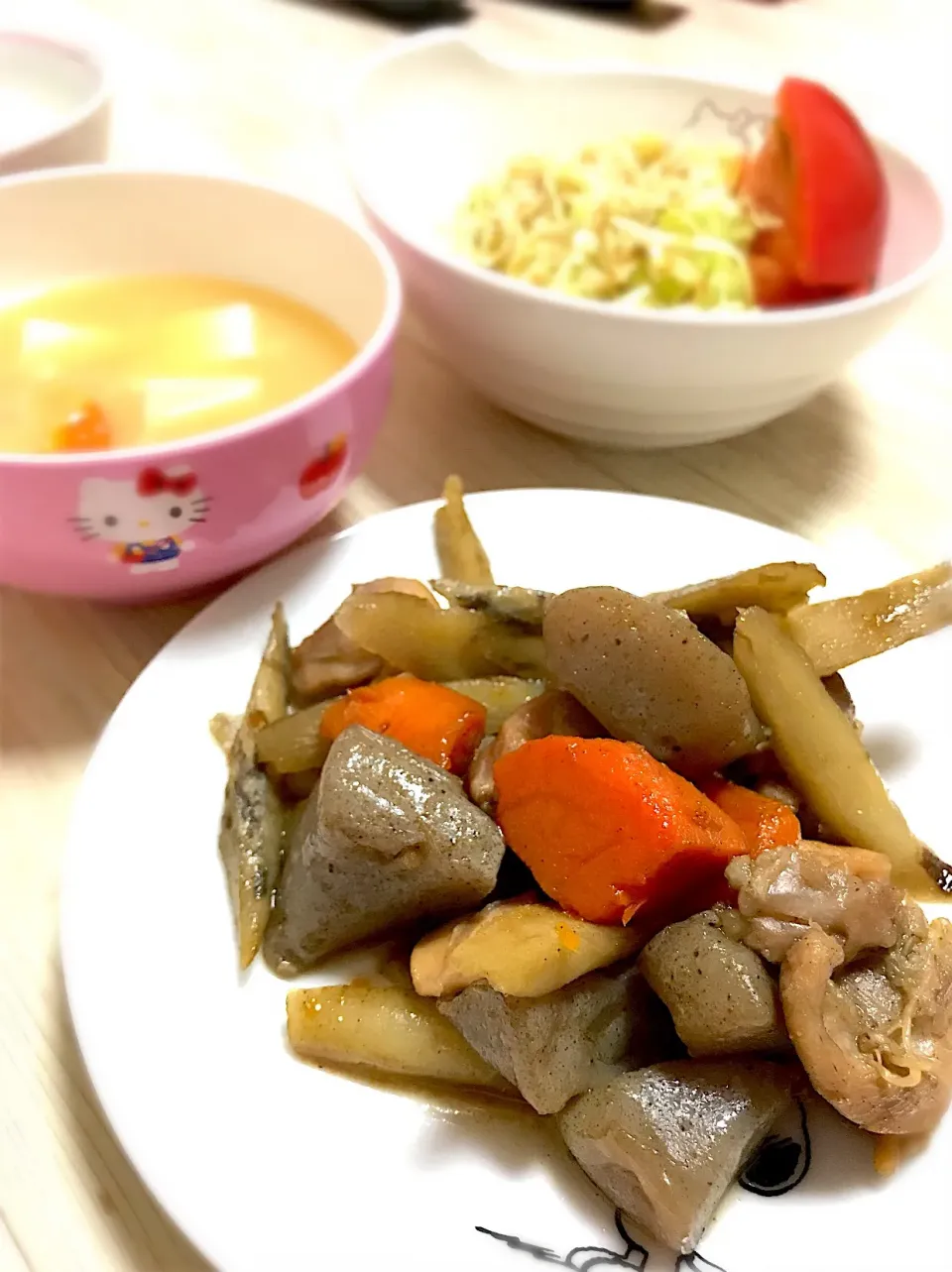 Snapdishの料理写真:鶏とゴボウの炒め煮
#今日の夕飯   #晩ご飯   #晩ご飯|ふうままさん