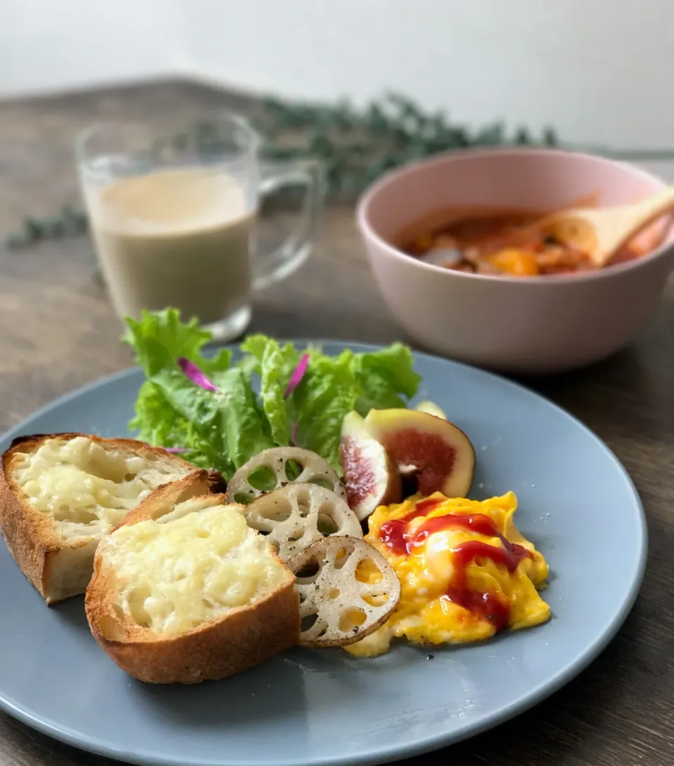 朝ごはん  そろそろホットコーヒーの季節…💗☺️|rikaさん