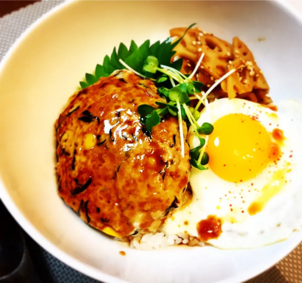 食卓にもまん丸お月さま🌝
和風ロコモコお月見丼
#中秋の名月 #ひじき入り和風ハンバーグ|ともこさん