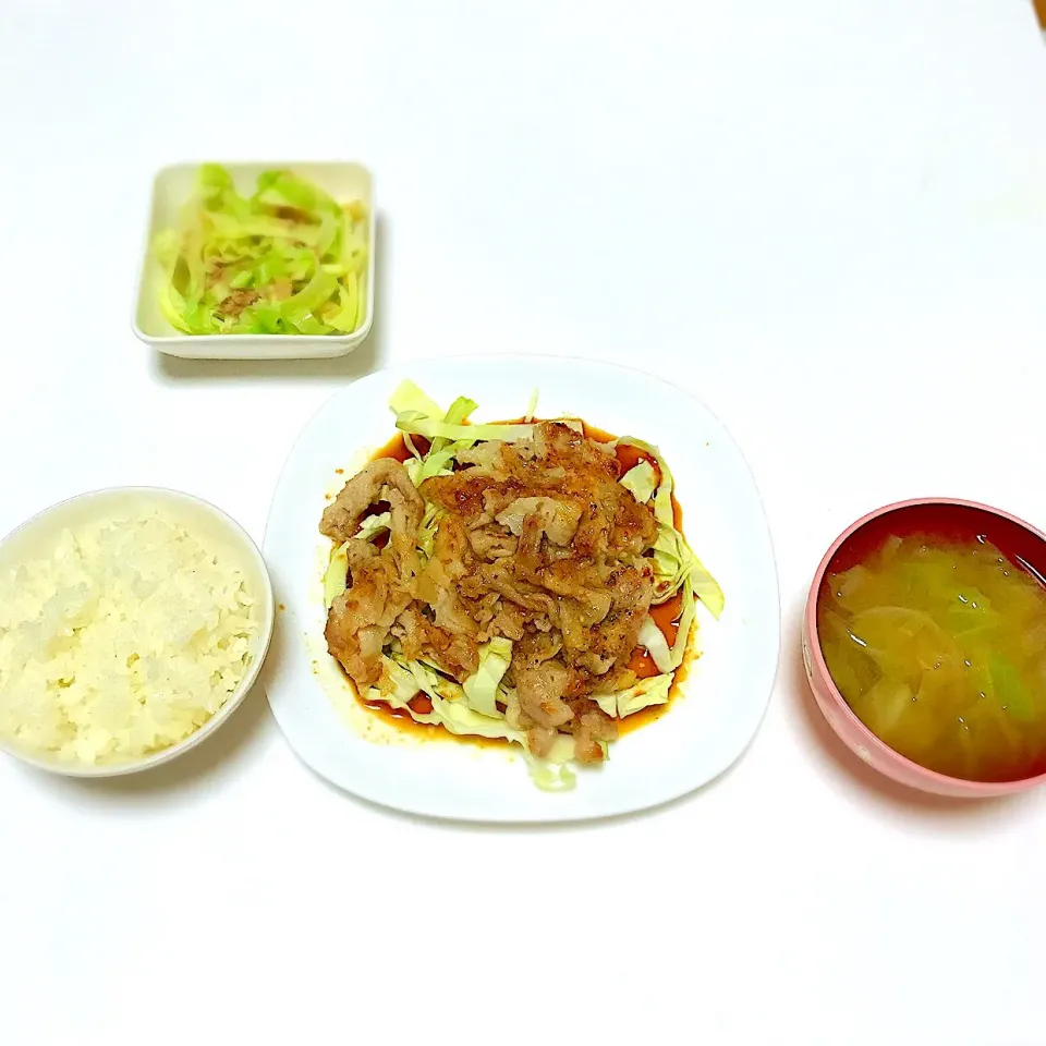 ♪カリカリよだれ豚 
♪無限キャベツ
♪キャベツと玉ねぎのお味噌汁
#delishkitchen|Sakamoto Ayaさん