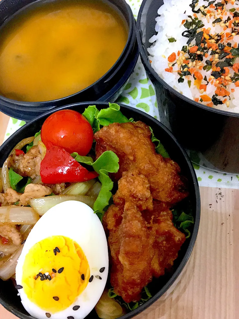 夫お弁当☆
#保温ジャー 
#ししとうと玉ねぎの肉炒め
#唐揚げ|かねしろ食堂さん