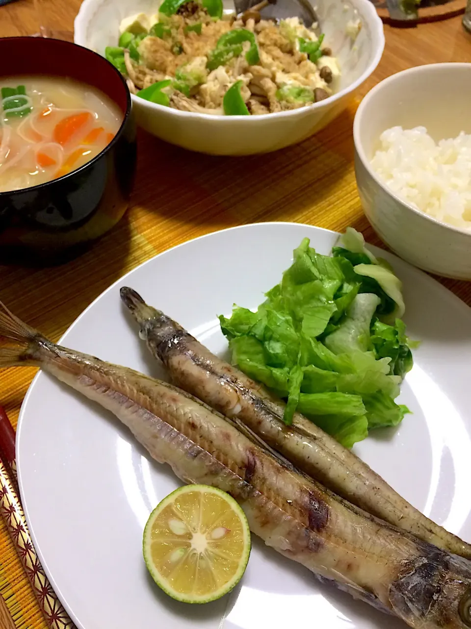 2017/10/04 ニギス塩焼、シメジと豆腐のごま油あえ、野菜いっぱい味噌汁にゅうめん|kykyさん