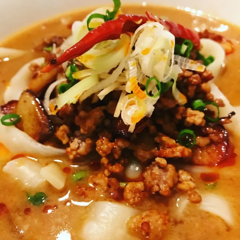 Hot Noodles Soup made with Sesame Oil & Miso Spicy Tasty with Garlic Mince Beef  #chefemanuel #noodlesoup|Emanuel Hayashiさん