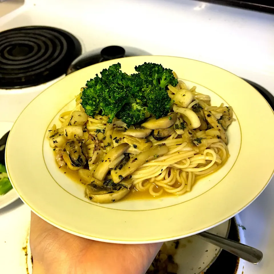 Mushroom and zucchini noddles|Yi Xuan 以璇さん