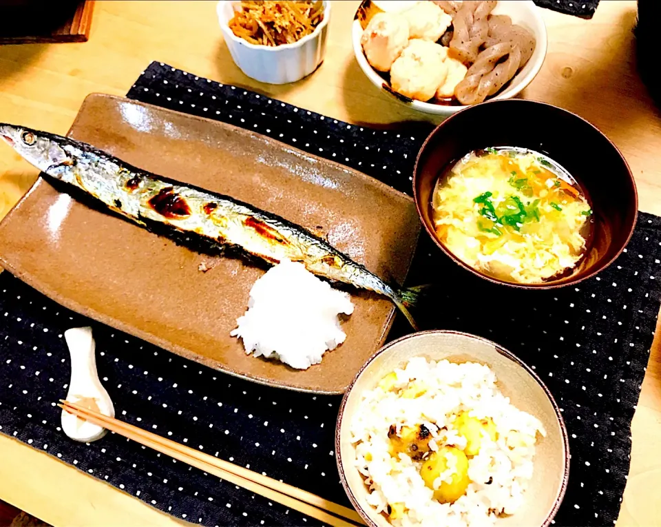 Snapdishの料理写真:秋刀魚と栗ご飯で秋満喫な晩ごはん
#さんま 
#栗ご飯|シホさん