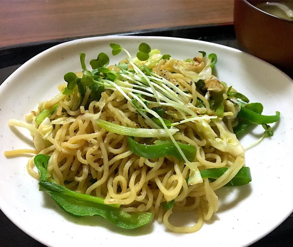 単身赴任の晩ごはん🌙
鮎魚醤焼きそば と キャベツスープ
#鮎魚醤#焼きそば|ぽんたさん