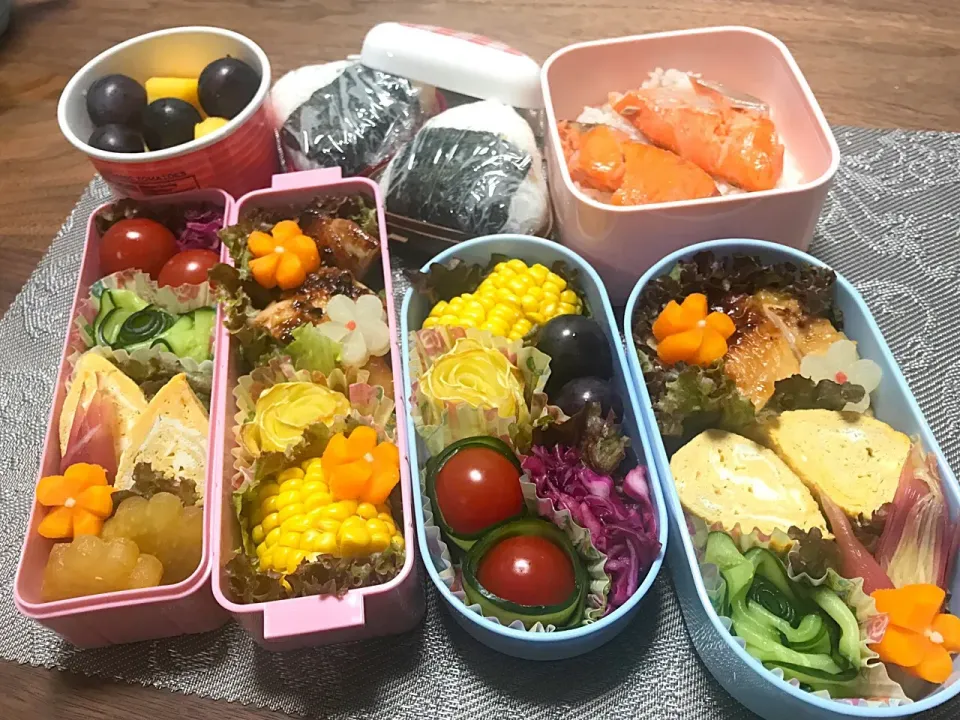 Snapdishの料理写真:体育祭のための親子弁当、 🌹ローズポテト🥔、押されて潰れてる🌹ローズきゅうり🥒、しずく型卵焼き、大根ステーキなど。 おにぎり握るのめんどくさくなって母のはご飯に鮭載せちゃった（笑）|RKさん