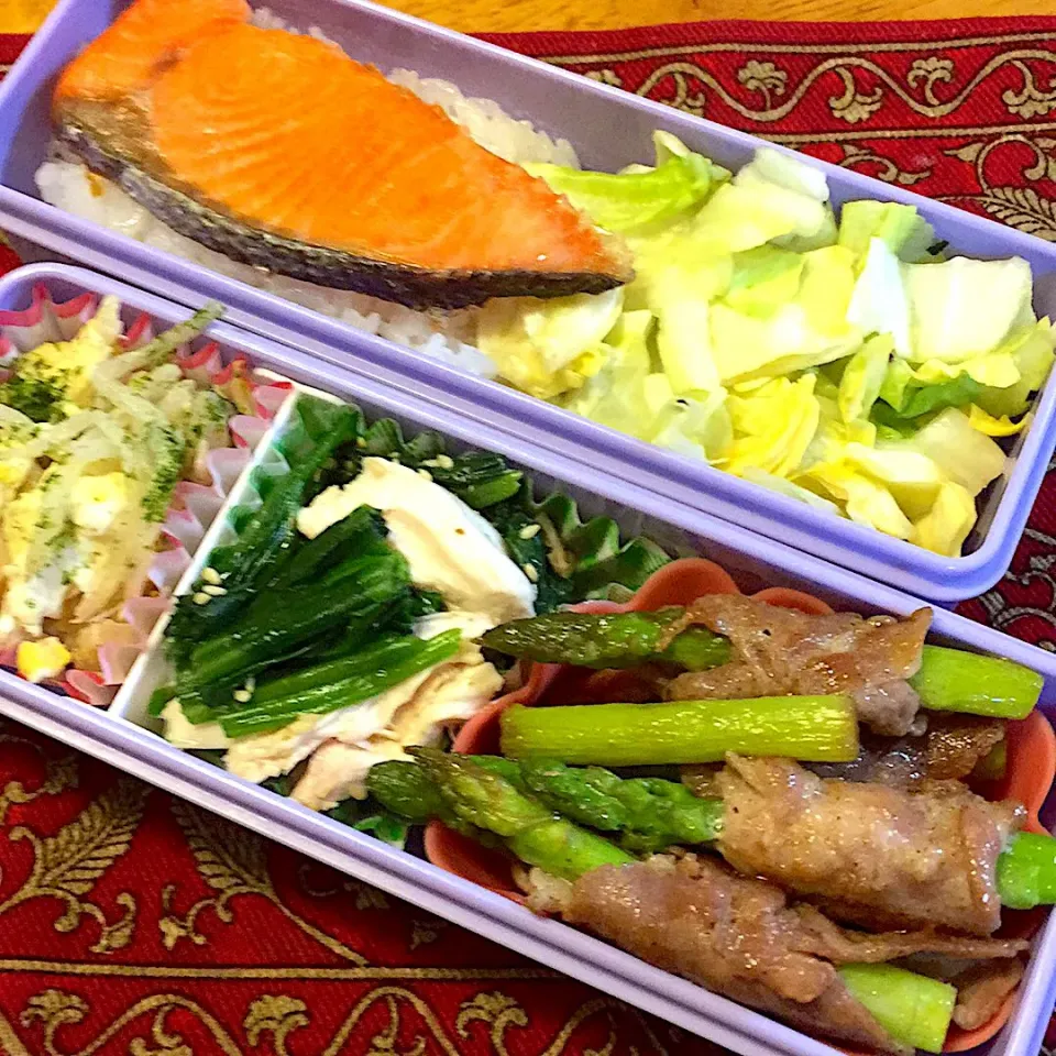 豚肉のアスパラ巻きと鶏ささみとほうれん草の胡麻和えと焼き鮭弁当|もえさん