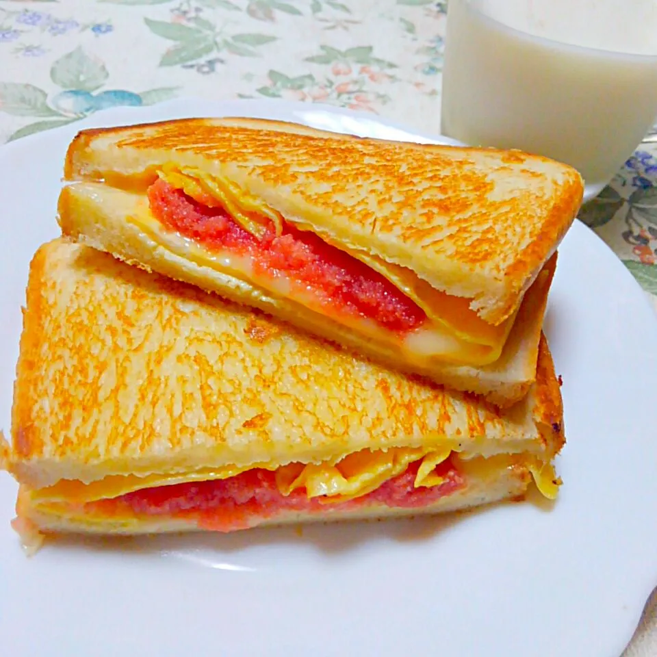 たらこチーズたまごホットサンド|うたかた。さん