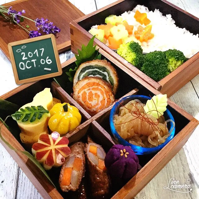 |ｮ'ω'〃)おはようございます♪

金曜日のお弁当🌸
・ 紅葉ご飯、マンナンもち麦(にんじんの紅葉楓ブロッコリー茎の柿のヘタ風)
・ にんじんと小松菜の豚肉くるくる、自家製タレ
・ にんじんと味付けごぼうの牛肉巻き
・ ひょうたんのだし巻き玉子
・ 結びこんにゃく煮
・ モチモチかぼちゃ団子🎃
・ 飾りりんご
・ 紫|Mayumi Konishiさん