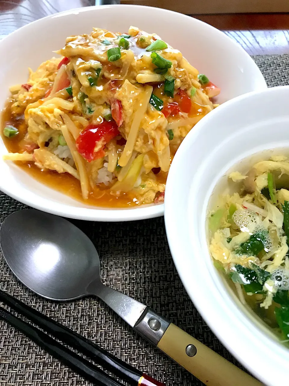 カニカマあんかけ丼と吸い物でお昼ご飯|シュトママさん