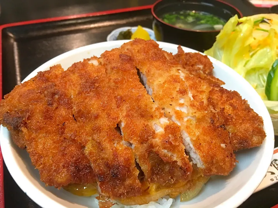 Snapdishの料理写真:#2017あまくさ丼丼フェア  3杯目 #とんかつ大富士 「上ロースカツ丼」|神力屋 火酒さん