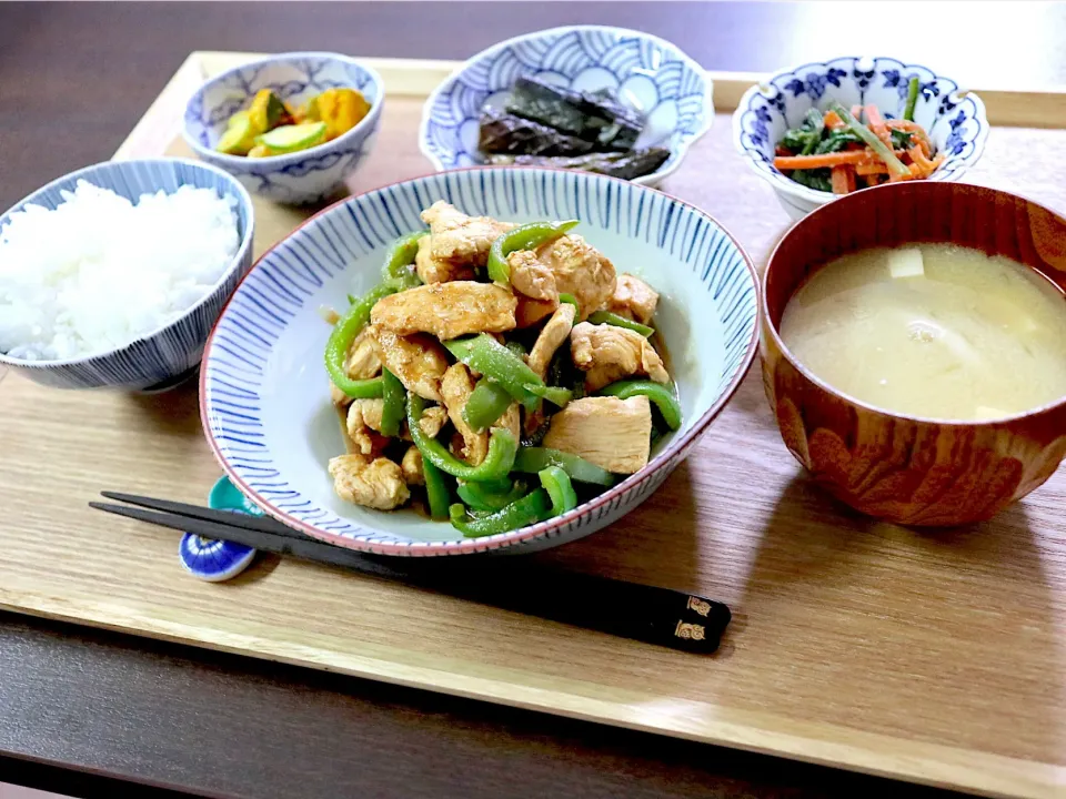 鶏胸肉の麻婆風   
カボチャサラダ   
ナスの田舎煮  
ほうれん草の胡麻和え
味噌汁|NAKATAさん