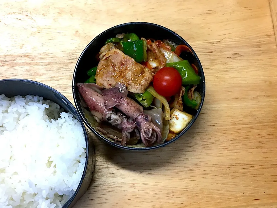 焼肉&烏賊と里芋の味噌煮 弁当|弁当 備忘録さん