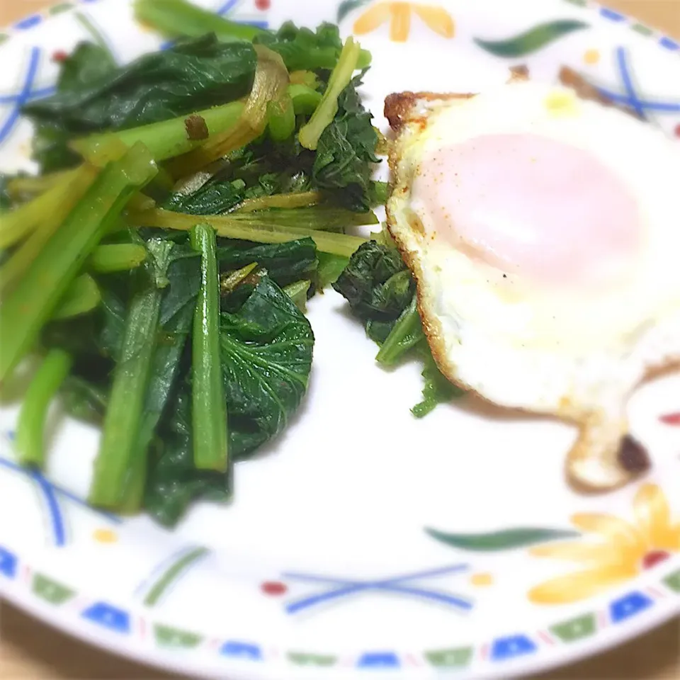 目玉焼きとほうれん草のカレー炒め|dadadaさん