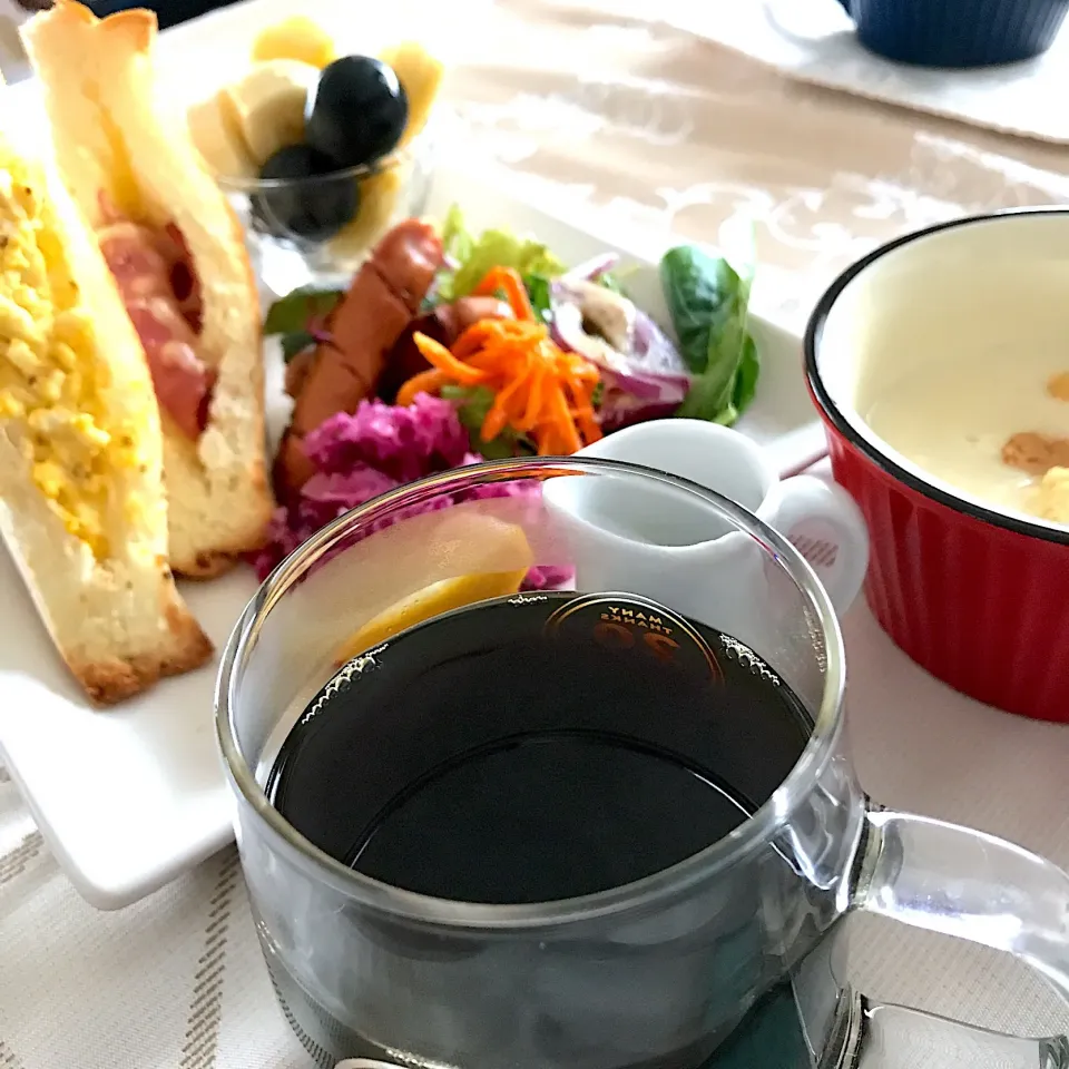 お休みの日の朝
ゆっくり🍀☕️おうちで
モーニング😋|mokoさん