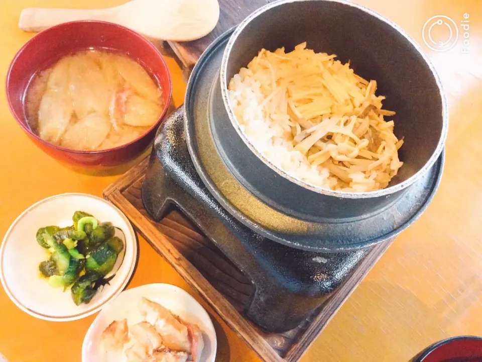 金目鯛🐟の釜飯😋「朝市」|アライさんさん