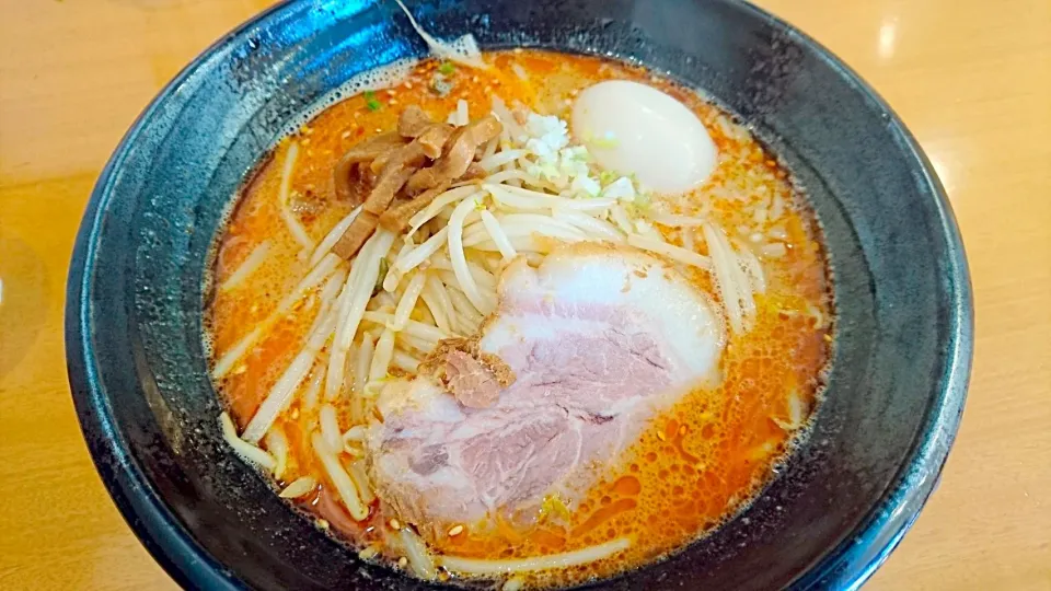 味たま辛味噌ラーメン🍜|じょうさん