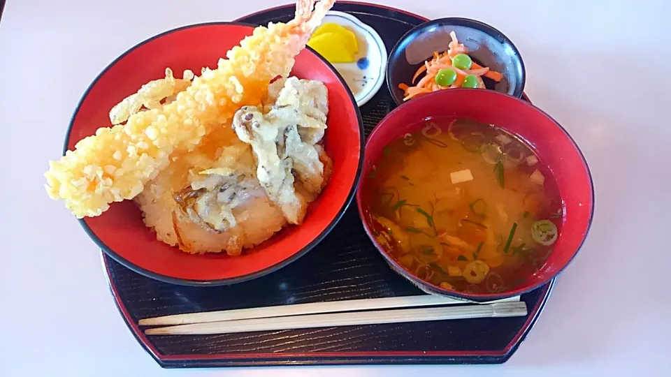 Snapdishの料理写真:本日の賄い(10/7 海老天丼😆❤)|かぴかぴさん