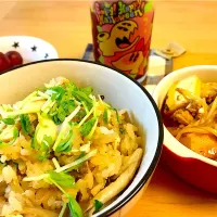 Snapdishの料理写真:炊飯器で簡単💛 秋鮭とツナの炊き込みご飯ー！ バターも添えて♡ #鮭 #ツナ缶 #炊き込みご飯|ikuさん