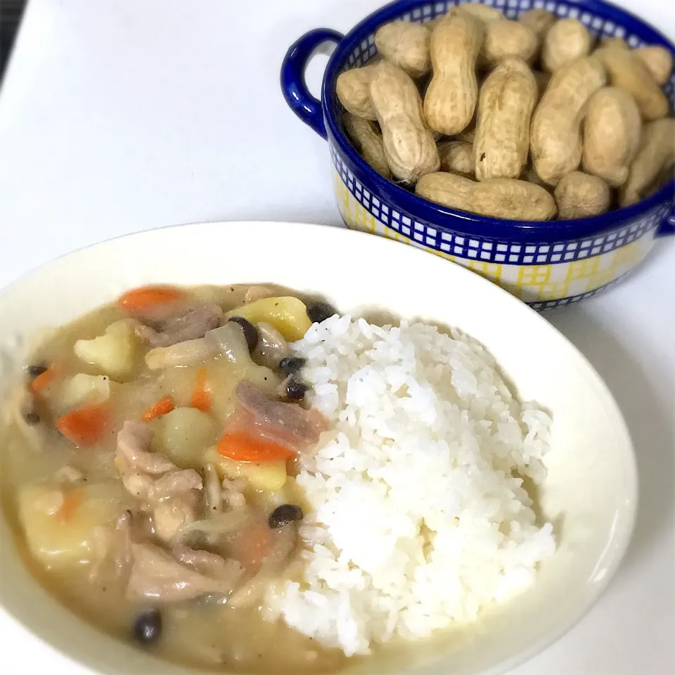 茹で落花生とご飯にかけるシチュー|ママ☆おーちゃんさん