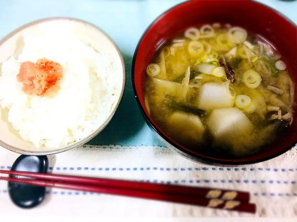 新米が主役の晩ご飯
（山菜と里芋のお味噌汁）
#新米食べたくて|chocolatさん