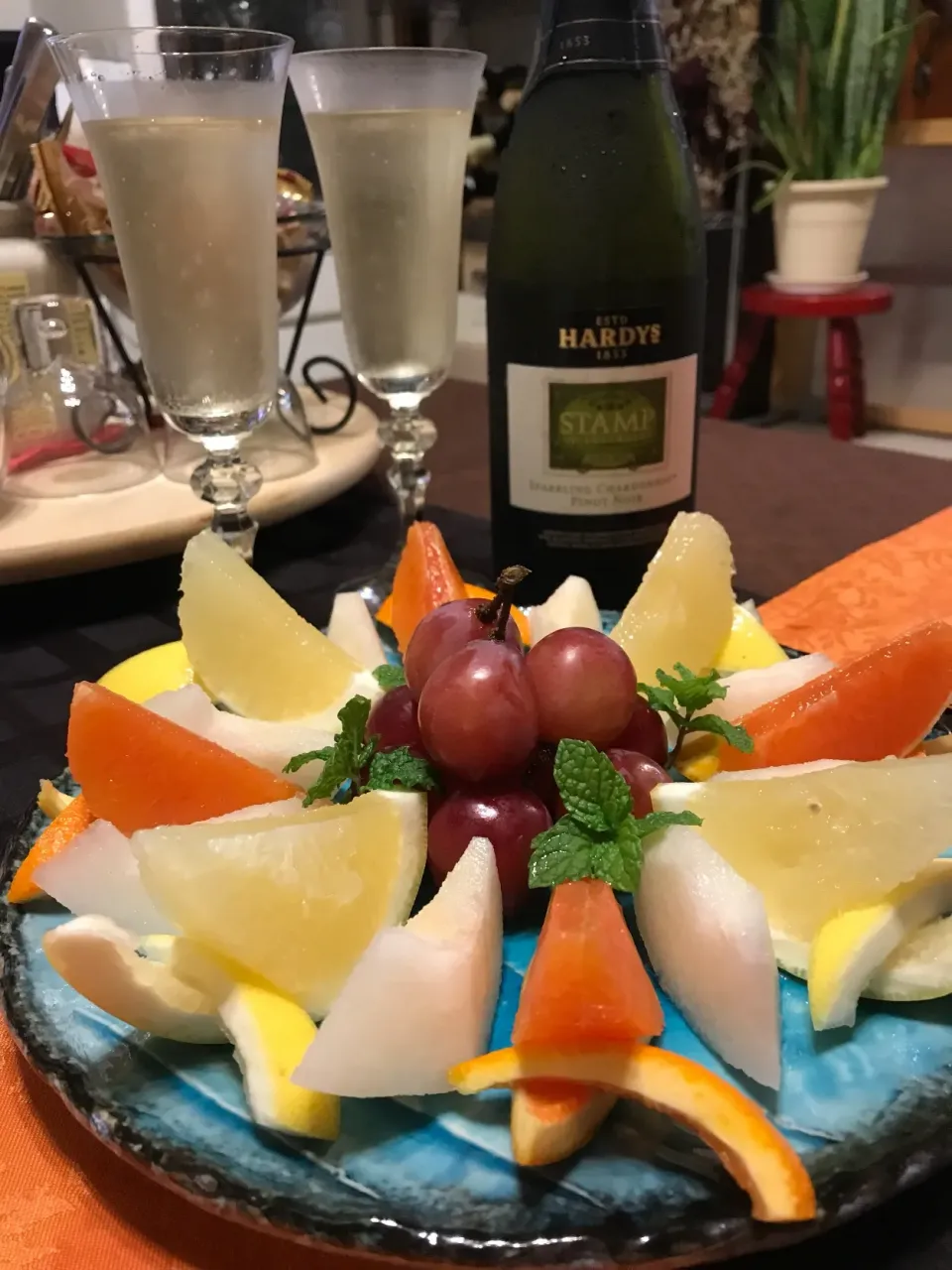 フル盛り🍇🍊🍏🍐で、泡🥂🎵🎶😋|ナムナムさん