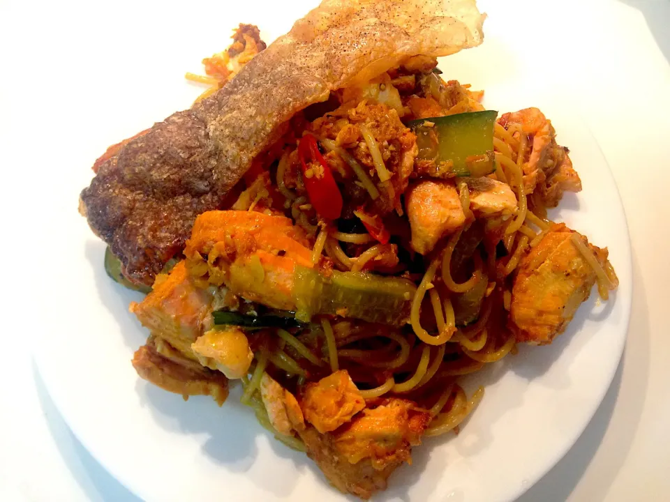 Salmon and japanese cucumber fried spaghetti|Anita Chiamさん