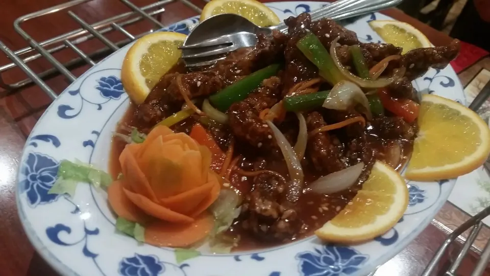 Sweet crunchy Beef on sharp sweet Chili Sauce
@Bamboo Interlaken 
 #Chinese|Najeskaさん