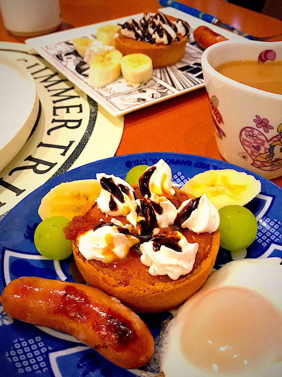 Snapdishの料理写真:紅茶の時間  Tea with  milk  ミルクティー☕️  ミルクティーのタルト& フルーツ&ソーセージエッグ🍳|ch＊K*∀o(^^*)♪さん