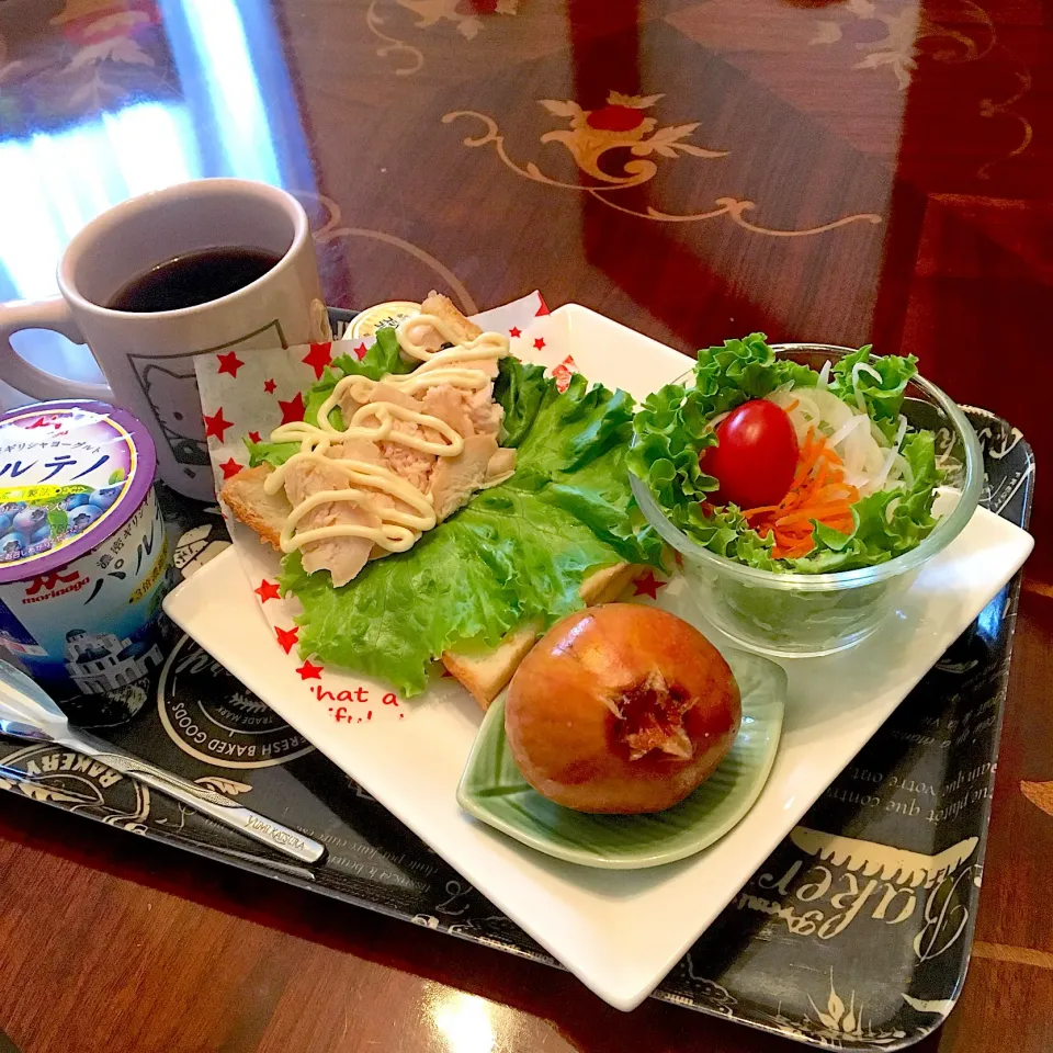 Snapdishの料理写真:今日の朝ごパン(๑´ڡ`๑)/白イチジク、めっちゃ美味しい♪今日もテンションあげて頑張るよ(๑˃̵ᴗ˂̵)و|mayumiさん