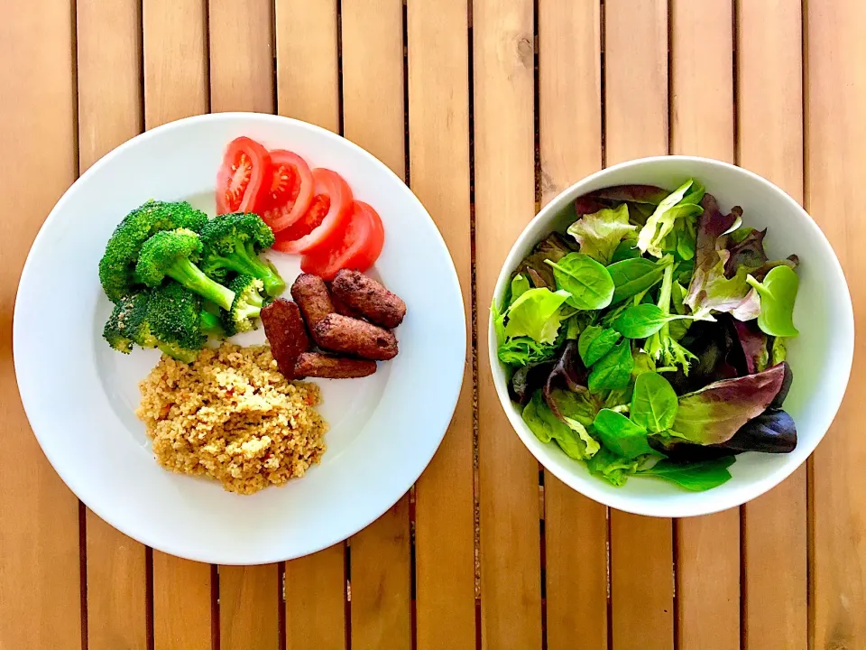 Veggie cevapcici with couscous, steamed broccoli, vine ripened tomato and fresh mixed-leaf salad|Tony Stewartさん