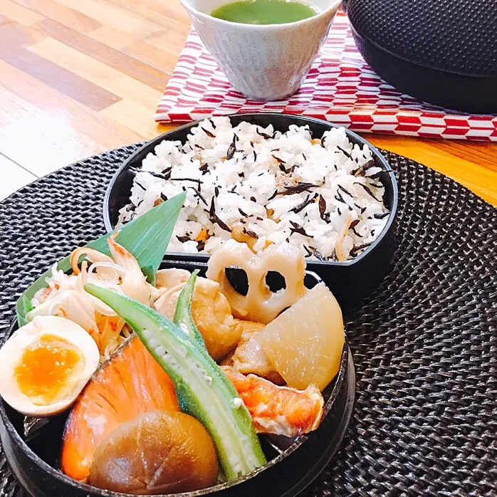 Snapdishの料理写真:ヘルシー和風弁当🍱

🌿筑前煮
🌿カニと胡瓜の春雨サラダ
🌿味玉
🌿焼き鮭
🌿オクラの白出汁煮
🌿ひじきご飯|Ayako Sakakibaraさん