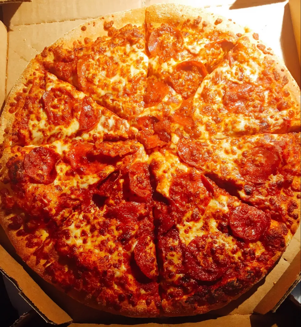 Snapdishの料理写真:pepperoni pizza|ますおさん