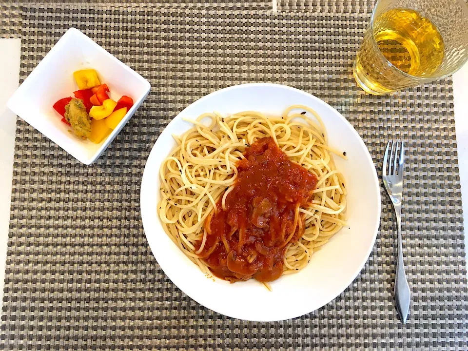 シンプルランチ！ミートソースのスパゲティ🍝(*^^*)#ミートソース#スパゲティ#パプリカのマリネ|Hi-Niさん