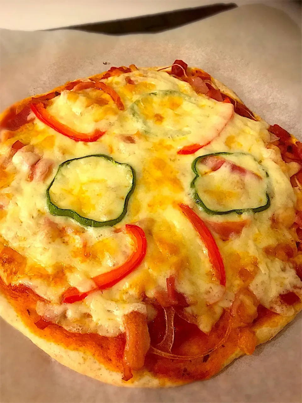全粒粉生地のパリパリヘルシーピザ🍕|okazuさん
