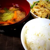 Snapdishの料理写真:肉団子スープ
野菜炒め
白米|さきさん