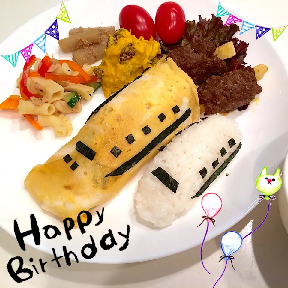 Snapdishの料理写真:3歳の誕生日プレート
#新幹線 #オムライス #肉巻きポテト|あき***さん