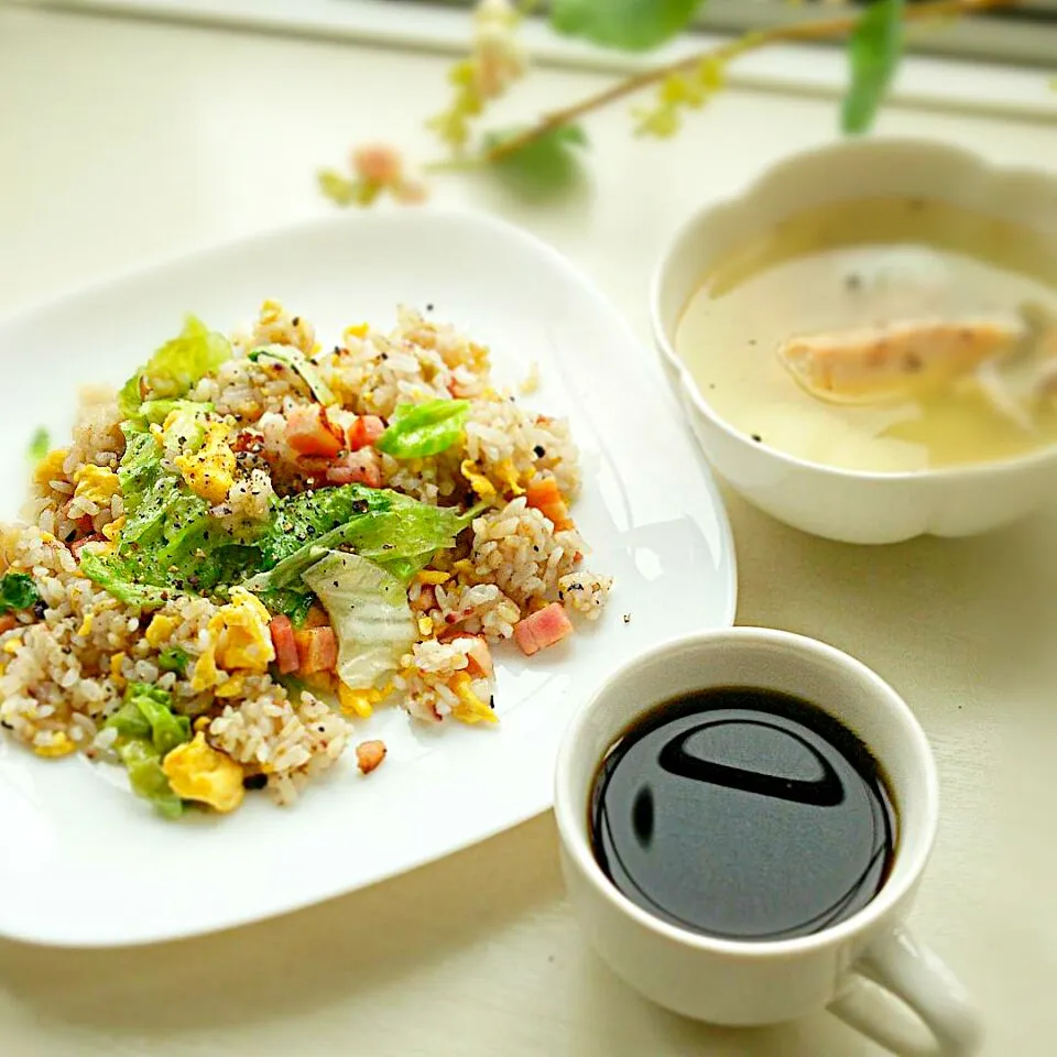 Our breakfast 🍴 ❇FriedRice cooked with Lettuce ❇Salmon and potato soup ❇Coffee レタス炒飯 鮭とじゃが芋のスープ 淹れたての珈琲とともに#うちごはん#おうちごはん|まめさん