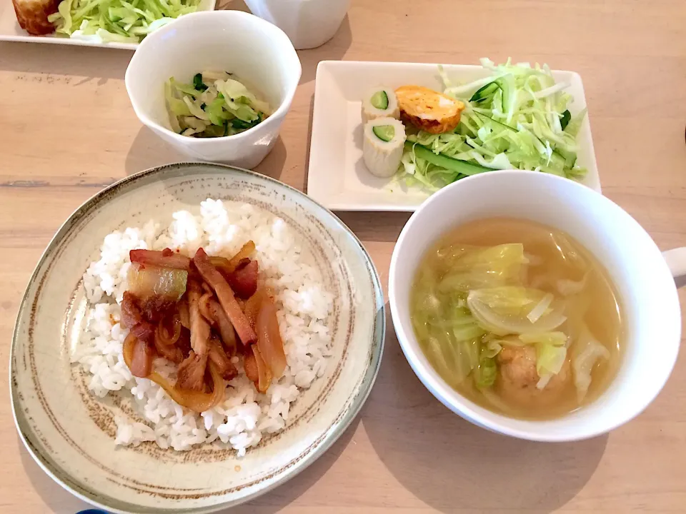 今日の男子料理 朝食だよぉ〜2017/10/09 チャーシュー丼だよぉ〜

#チャーシュー丼  #野菜肉団子スープ #キャベツ千切り #弁当残り|Booパパさん