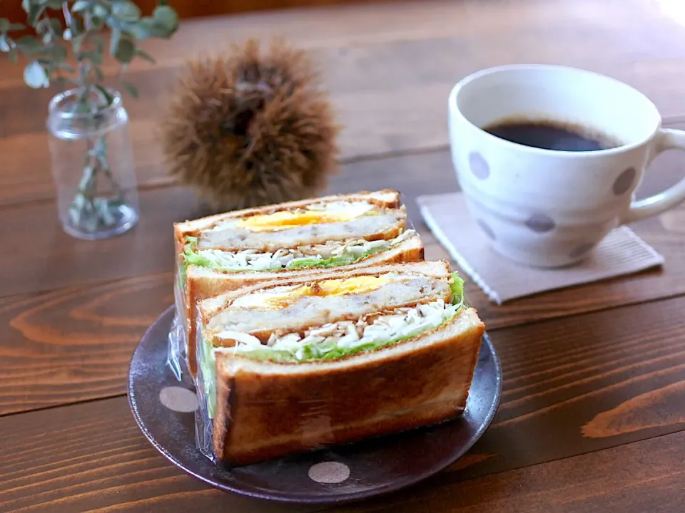 朝食は
コロッケサンドとコーヒー|まいぱんさん