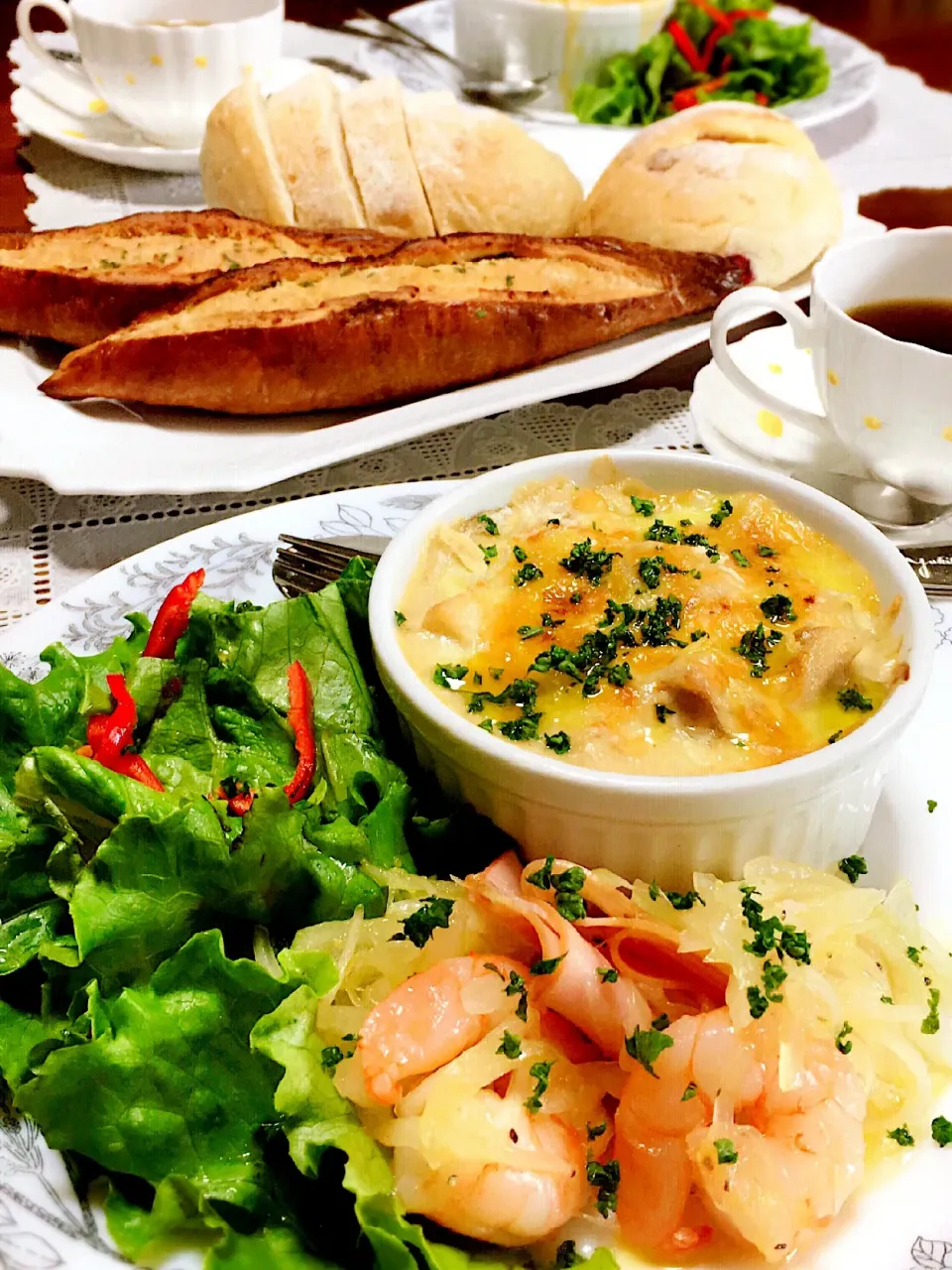 休日ランチ💖
⭐️鶏肉ときのこのグラタン
⭐️海老とロースハムのマリネ|七味さん