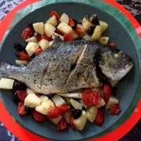 Snapdishの料理写真:#seabream  with potatoes,olives and tomatoes 🐟🍅🥔|Natalia Rodriguezさん