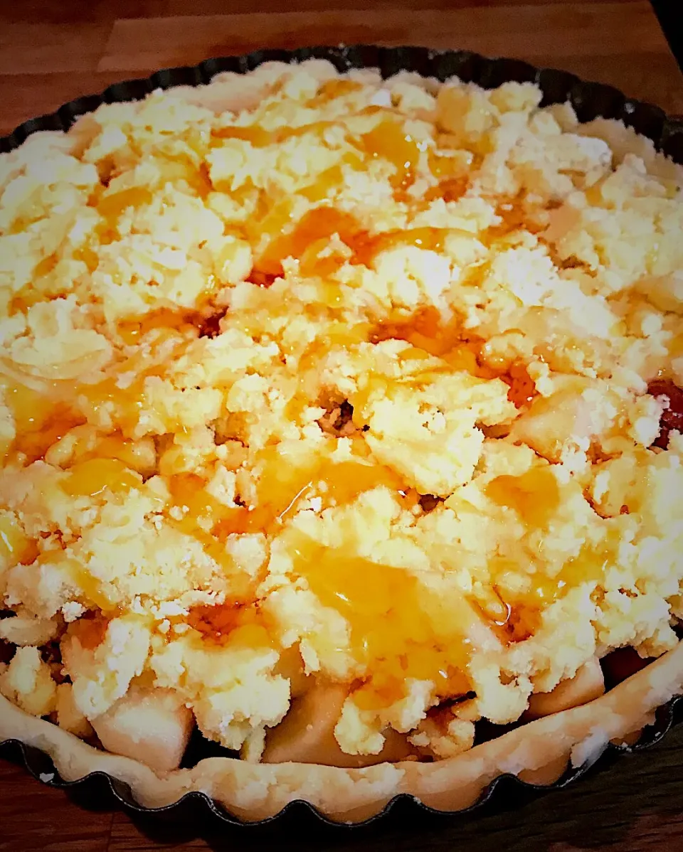 Apple & Black Cherry Crumble Pie Ready for the Oven #homebaking #chefemanuel love Cooking Monday Nights|Emanuel Hayashiさん