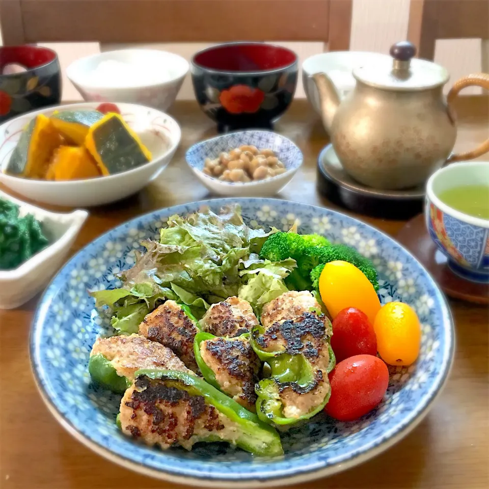 Snapdishの料理写真:ピーマンの肉詰め、かぼちゃ煮、小松菜お浸し、あさりの味噌汁、納豆#おうちごはん #手料理 #夕飯 #晩ご飯|ゆかりさん