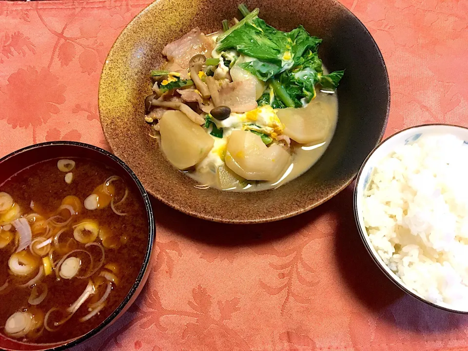 蕪と豚ばらとしめじの卵とじ ナメコ赤出汁 納豆ご飯|Junko Tominagaさん