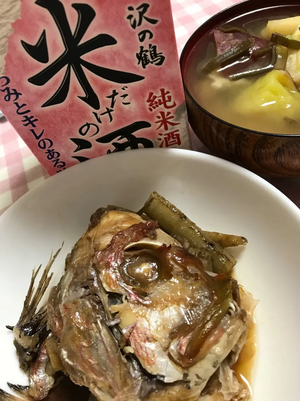 米だけの酒で贅沢〜
鯛のアラ煮|ともさん