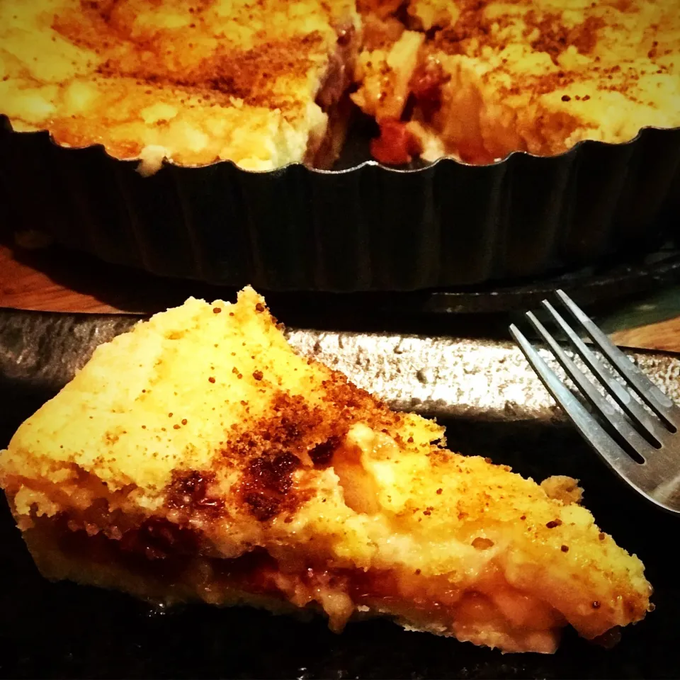 Apple & Black Cherry Crumble Pie Ready from the Oven Smells delicious  #homebaking #chefemanuel  Time to eat with a Nice Mug if Earl Grey Tea|Emanuel Hayashiさん